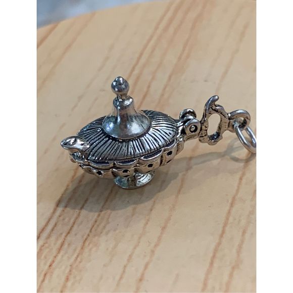 .925 Vintage Aladdin Moveable Lamp Sterling Silver Jewelry Charm - Picture 2 of 6